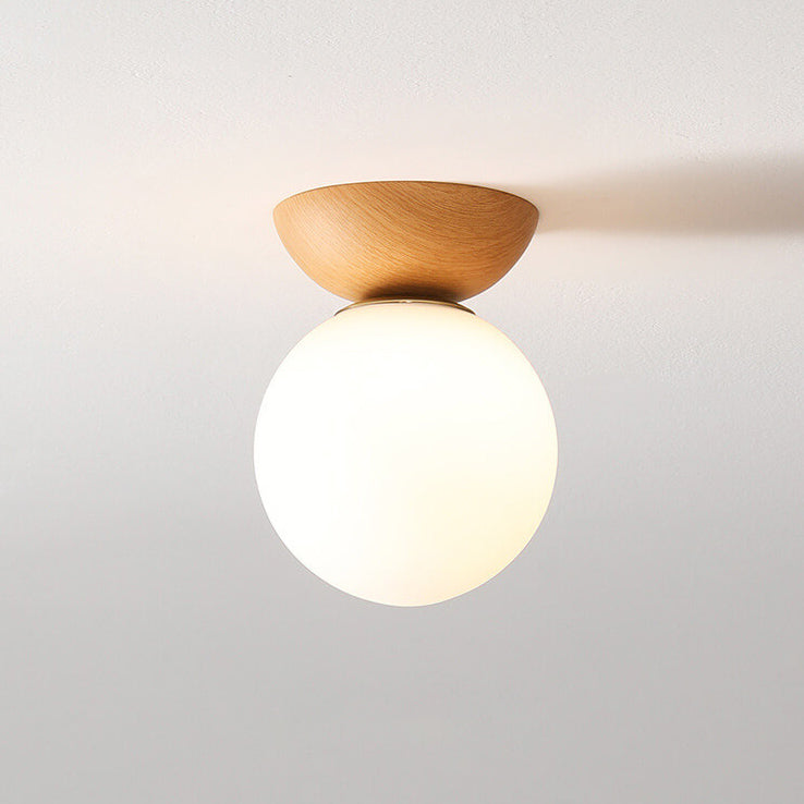Elegant trelampe i valnøtt, japansk minimalistisk stil, med justerbar LED.