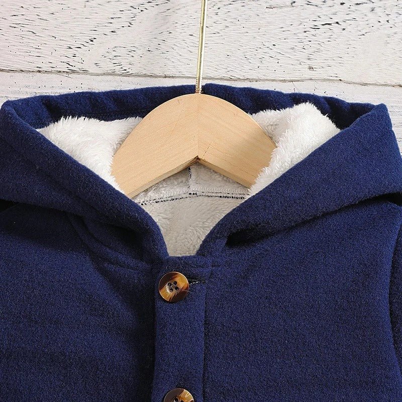 Jente vinterjakke i slitesterk fleece, med hette, perfekt for aktive barn utendørs.