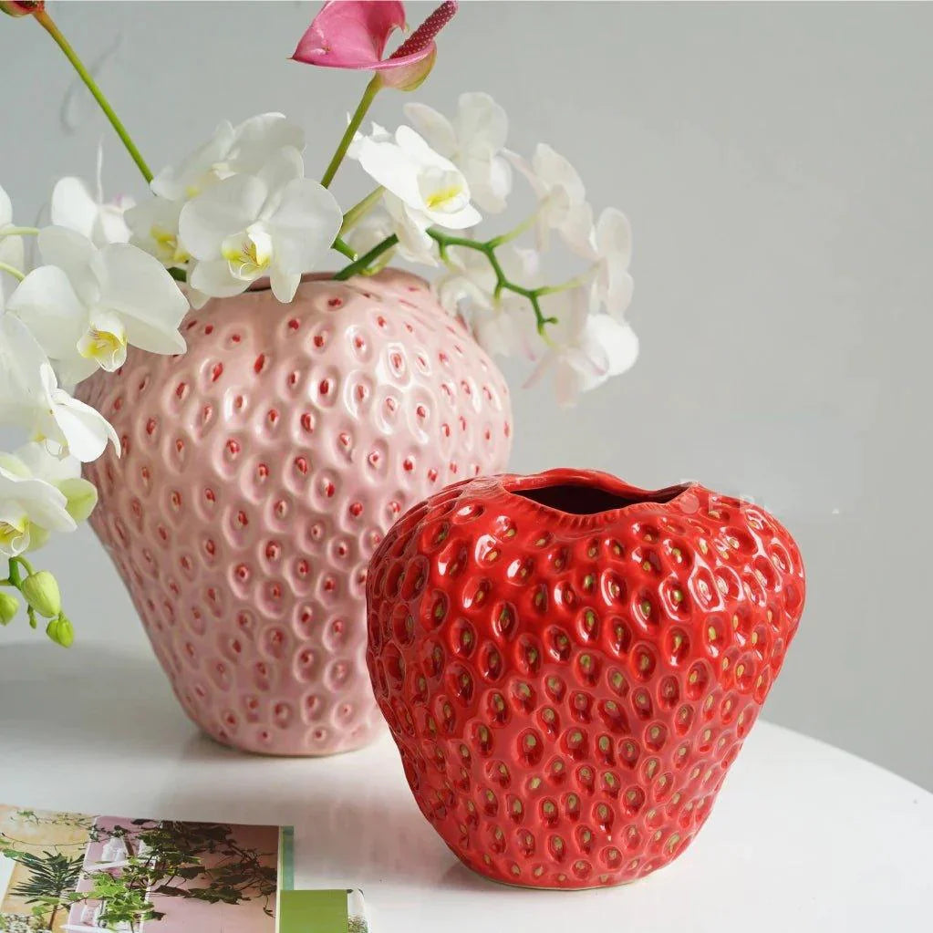 Lekker jordbær blomsterpotte. Håndmalt, dekorativ vase for planter, gir liv til hjemmet.