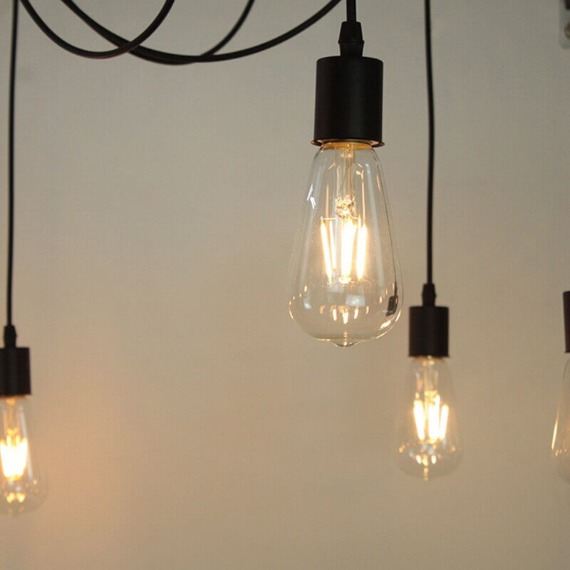 Taklampe med flere lyspærer. Justerbar design for skreddersydd belysning og hjemmedekorasjon.