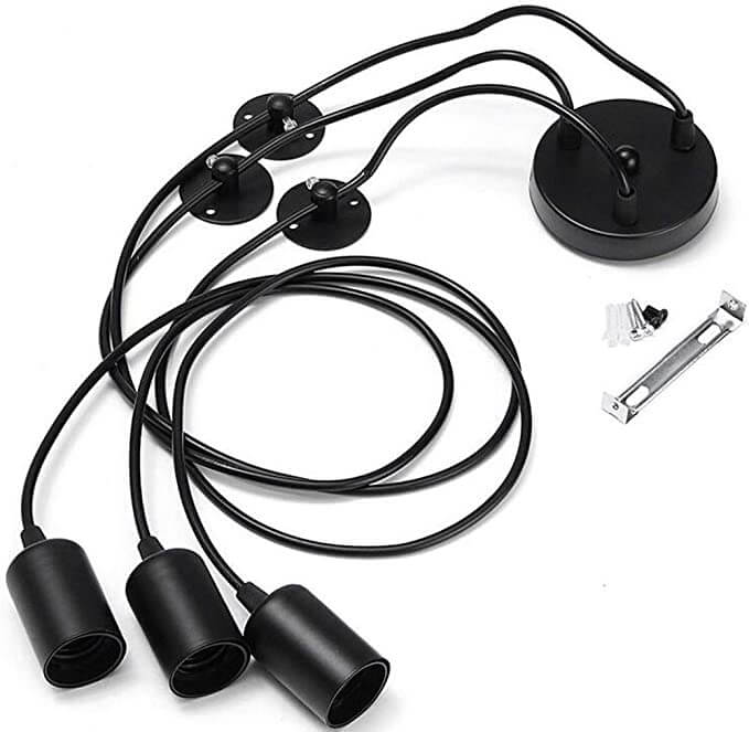 Retro-inspirert justerbar multi-ampul taklampe. Gir varm og innbydende belysning for ditt hjem.