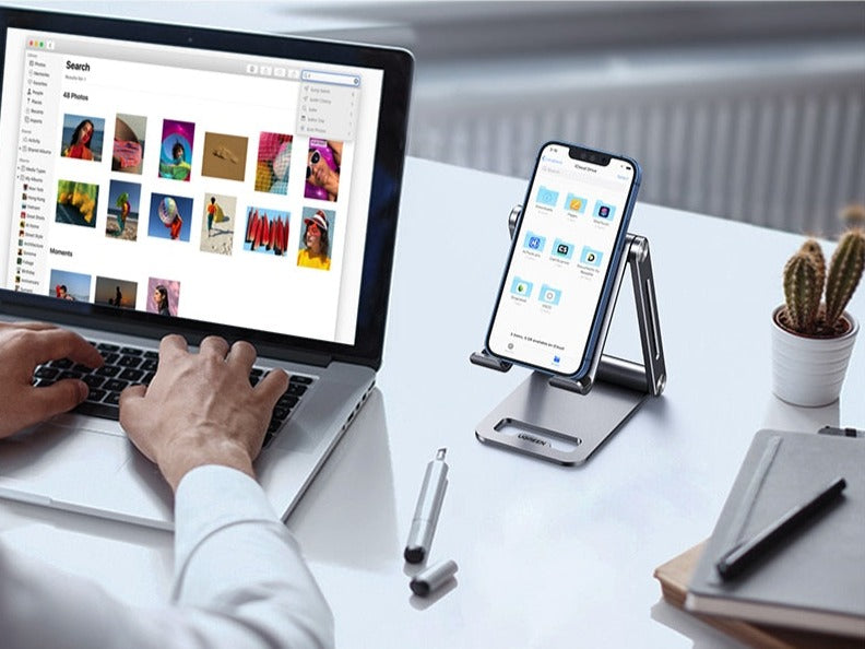 Bærbar aluminiums mobilholder og stativ, kompatibel med smarttelefoner og små nettbrett.