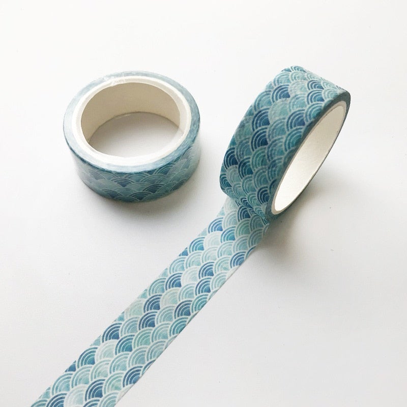 Kontorrekvisita washi-tape med kawaii-design for å pynte notater og mapper.
