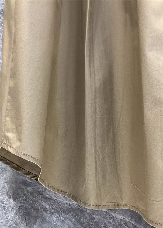 Damebluse med sløyfe, unikt patchwork-design i khaki. Stilfull og løstsittende topp, perfekt for sommer.