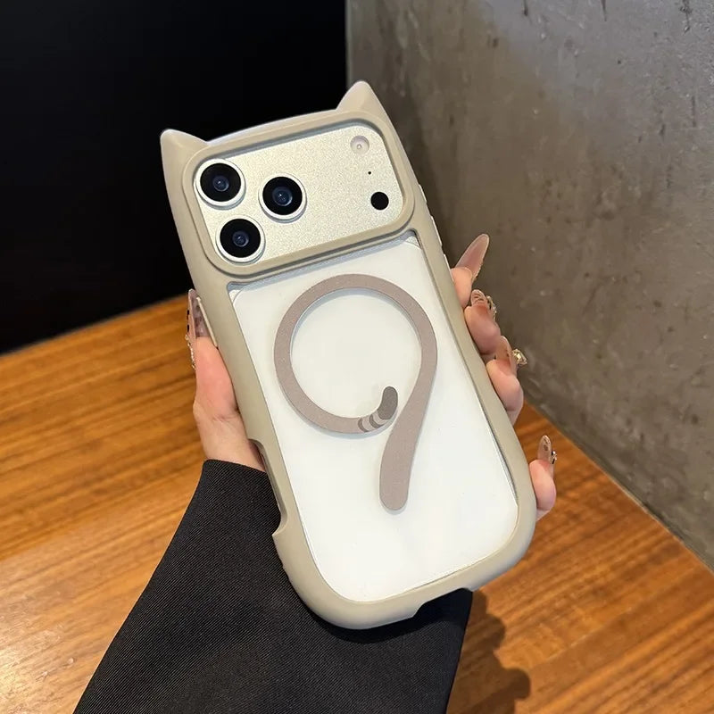 Magsafe-kompatibelt klart deksel med katteører, tilbyr full beskyttelse og et unikt design.