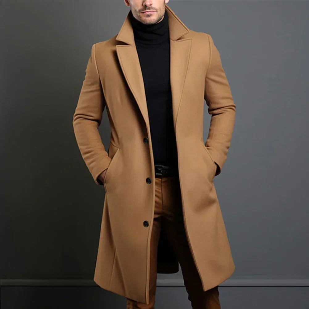 Eleganter Herren-Ăśberzieher in dunkler Farbe, ideal fĂĽr kalte Wintertage