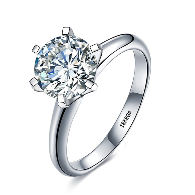 Klassisk diamant løftering for kvinner i hvitgullbelagt sterling sølv. Elegant og tidløst smykke.