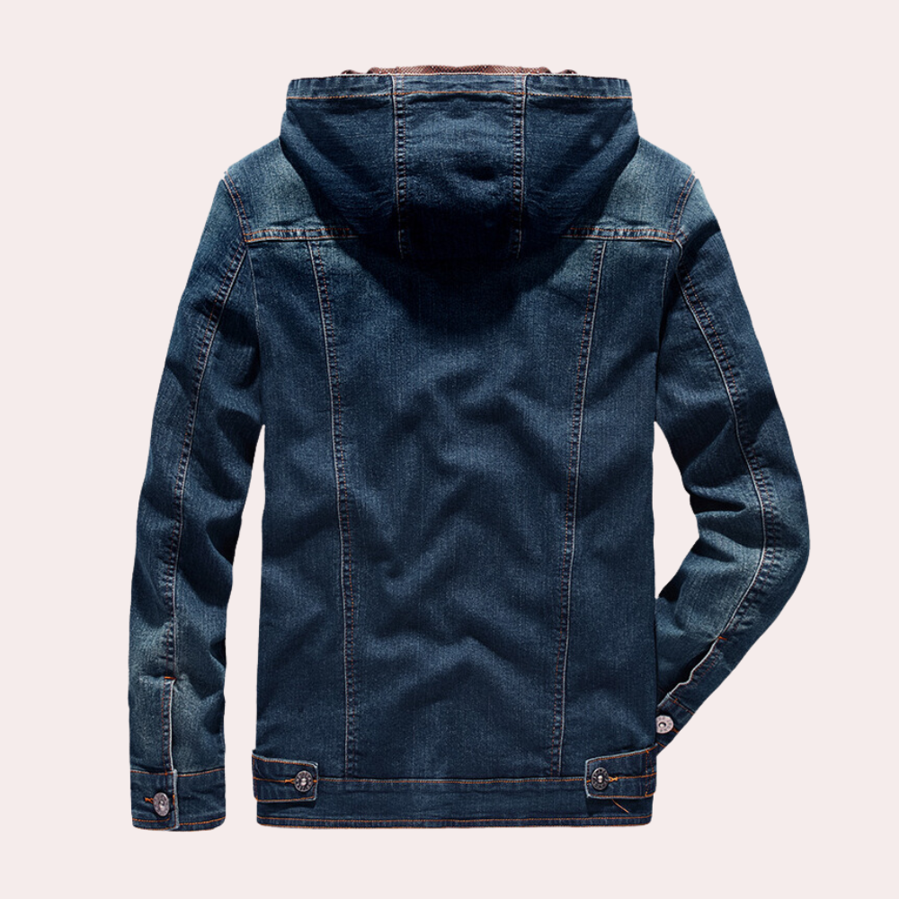 Slitesterk denimjakke for menn med klassisk snitt. Komfortabel og stilfull for en avslappet hverdagslook.