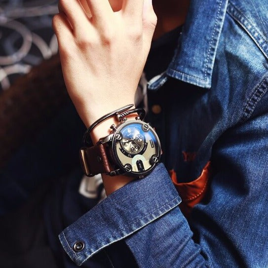 Detalj av solid spenne på sort lærrem for menns klassisk armbåndsur. Elegant og holdbar.