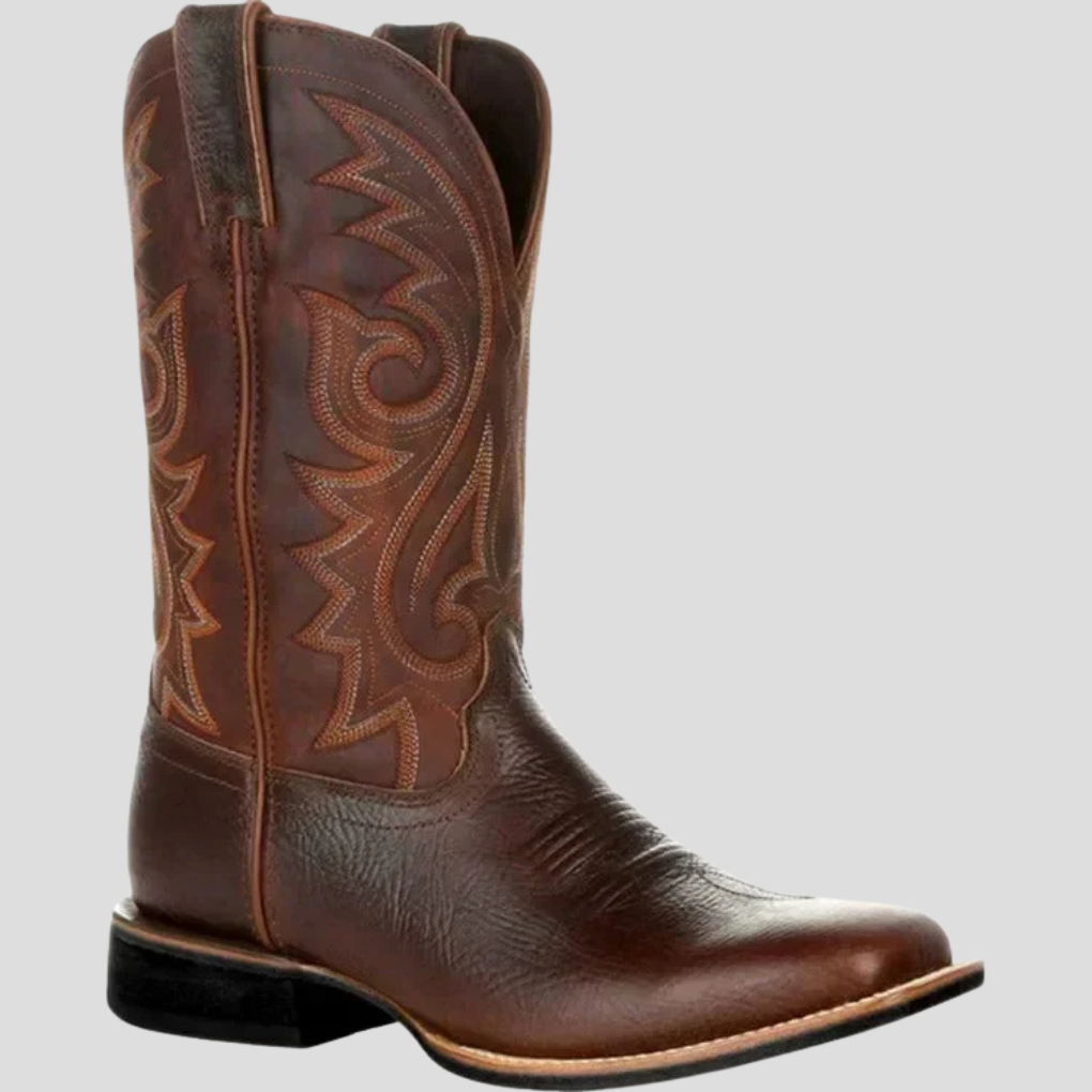 Klassiske brune menns western cowboystøvler i robust PU-skinn. Perfekte herrestøvler for casual mote.