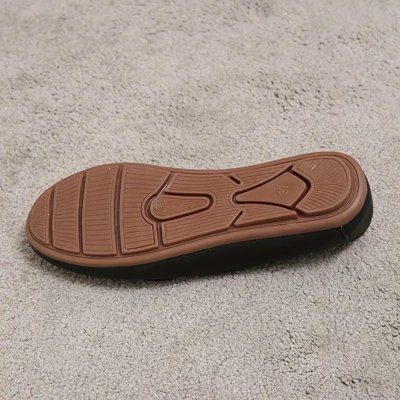 Detaljbilde av sålen på klassiske dame loafers, viser komfort og holdbarhet for lange dager.