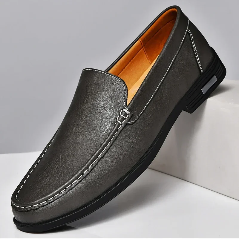 Tidløse klassiske herreloafers, et ikonisk valg for den stilbevisste herre.