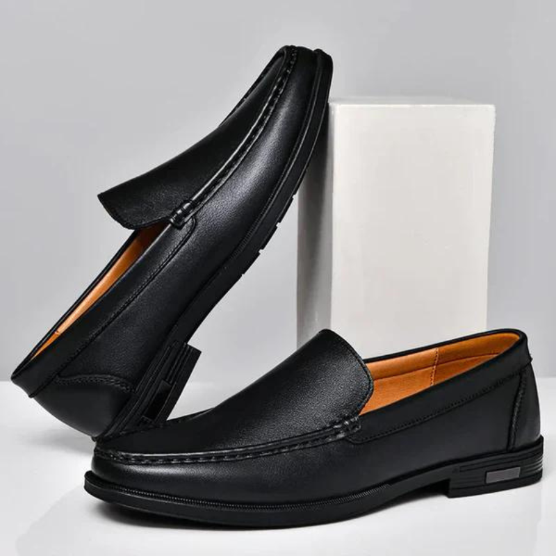 Enkle slip-on herreloafers, perfekte for rask og stilfull påkledning.