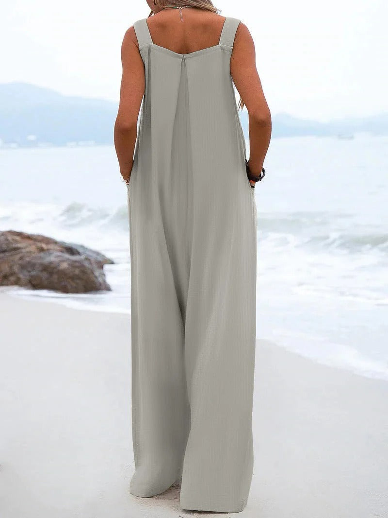 Avslappet passform dame jumpsuit med bukseseler, perfekt for late sommerdager og ferie.