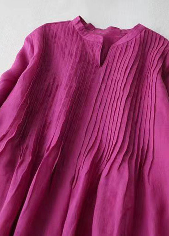 Elegant sommerkjole for kvinner med V-hals, rynker og lommer, ideell for varme dager.
