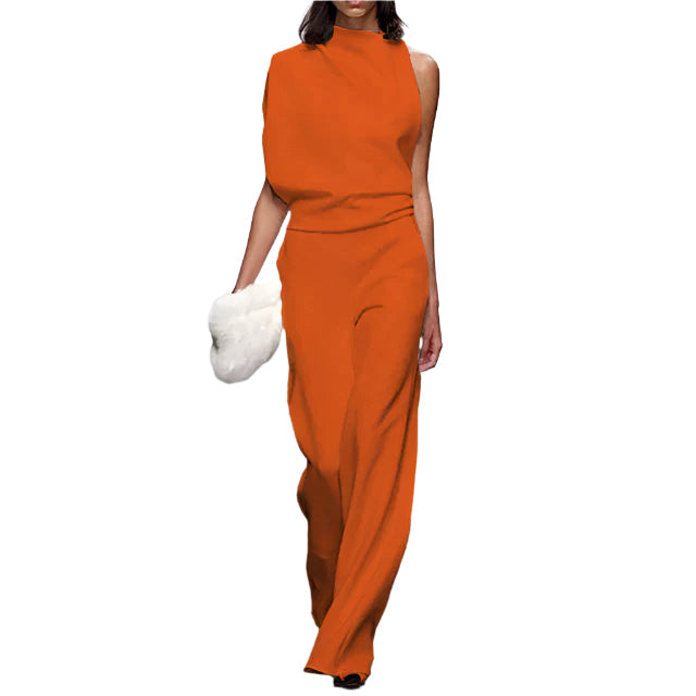 Komfortabel, ermeløs damejumpsuit med løs passform. Stilfullt sommerantrekk for kvinner, perfekt for hverdag.
