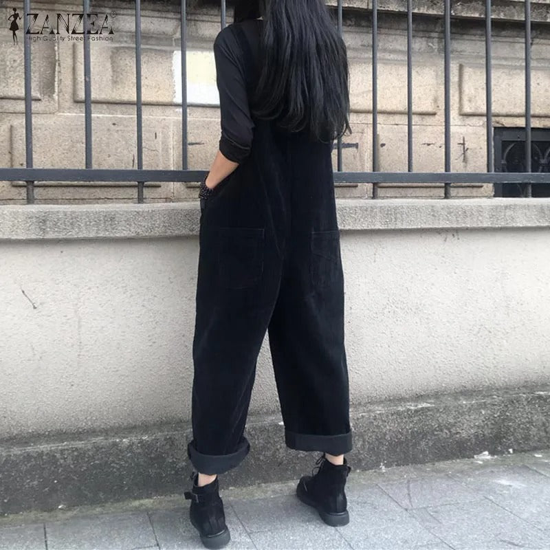 Svart, myk damejumpsuit med vide ben, gir ultimat komfort for avslappet helårsbruk.