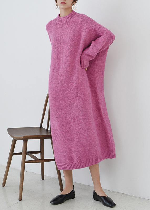 Stilfull rose plus size damegenser med o-hals. Komfortabel strikkegenser, ideell for høst og vinter.