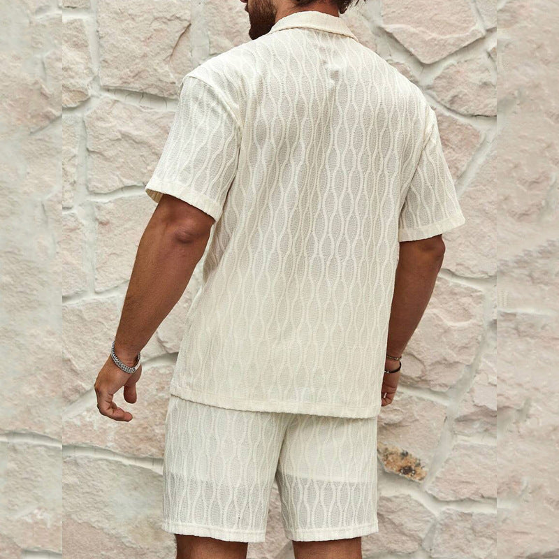 Stilfullt herresett for sommeren; kortermet skjorte & shorts. Perfekt for strand, ferie, smart-casual.