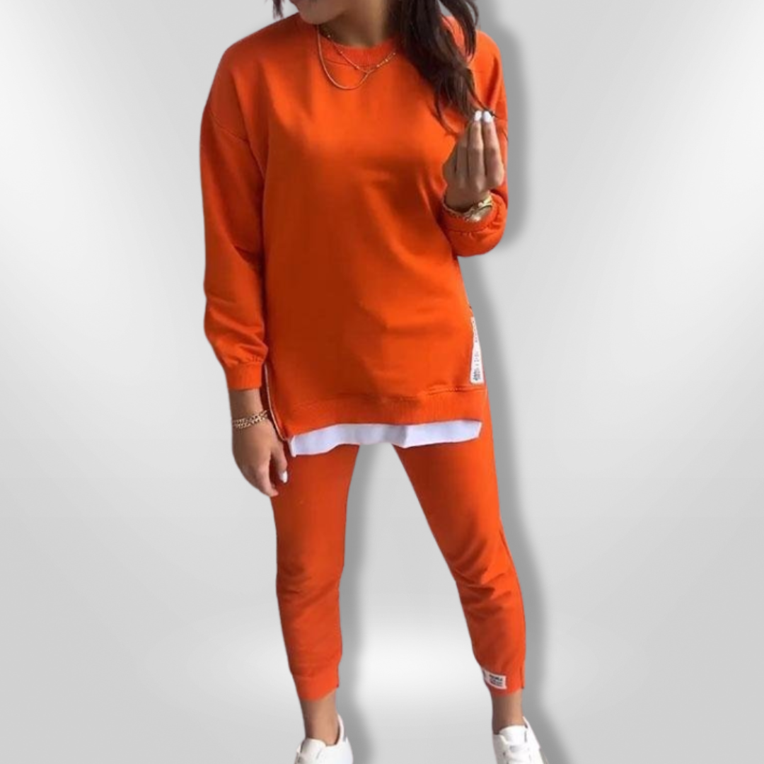 Mykt og komfortabelt kvinne loungewear sett. Inkluderer en oversized genser og joggers, ideelt for hjemmebruk.