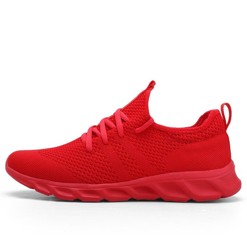 Røde og svarte joggesko for menn i Air Mesh-materiale. Komfortable og stilige sportssko for aktiv livsstil.