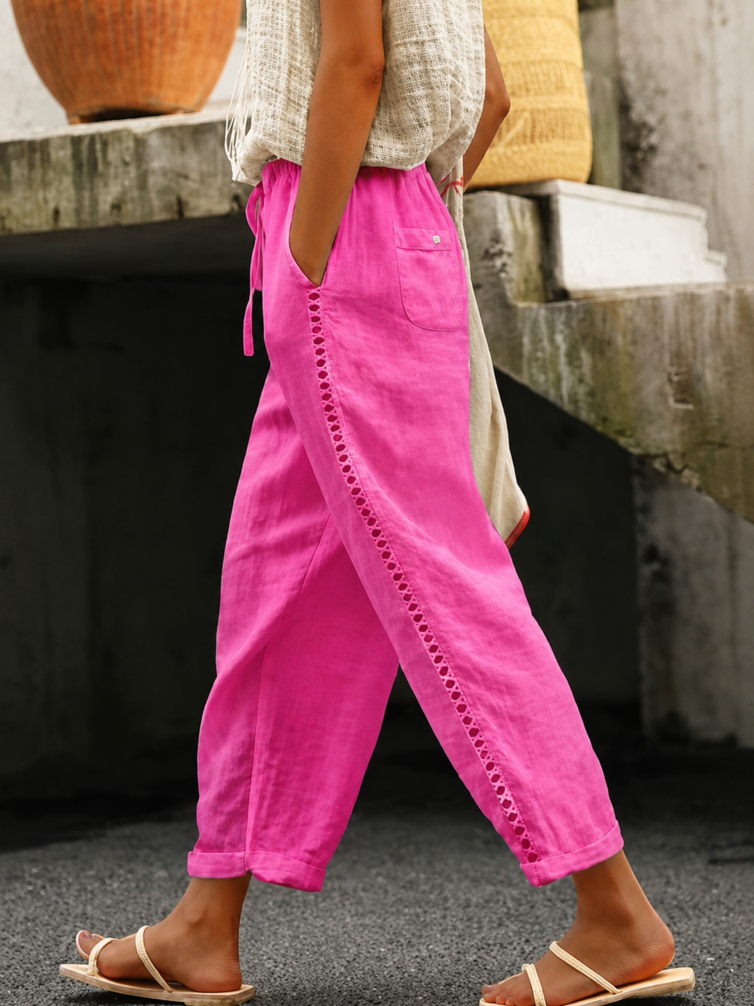 Dame crop bukser med elastisk midje, superkomfortable. Perfekte trendy bukser for avslappede sommerdager.