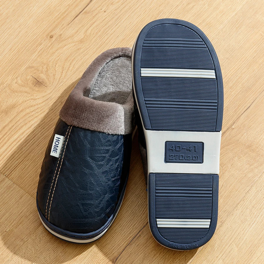Blå innendørs slippers for menn med sklisikker yttersåle, pustende og lett fottøy.