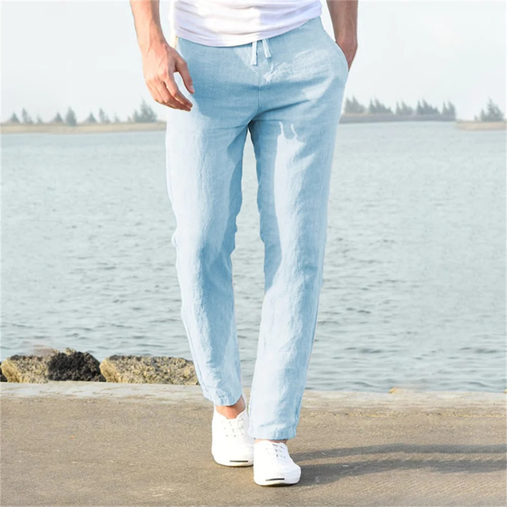 Helbilde av komfortable herrebukser. Ensfargede casual bukser med snøring for menn, streetwear.