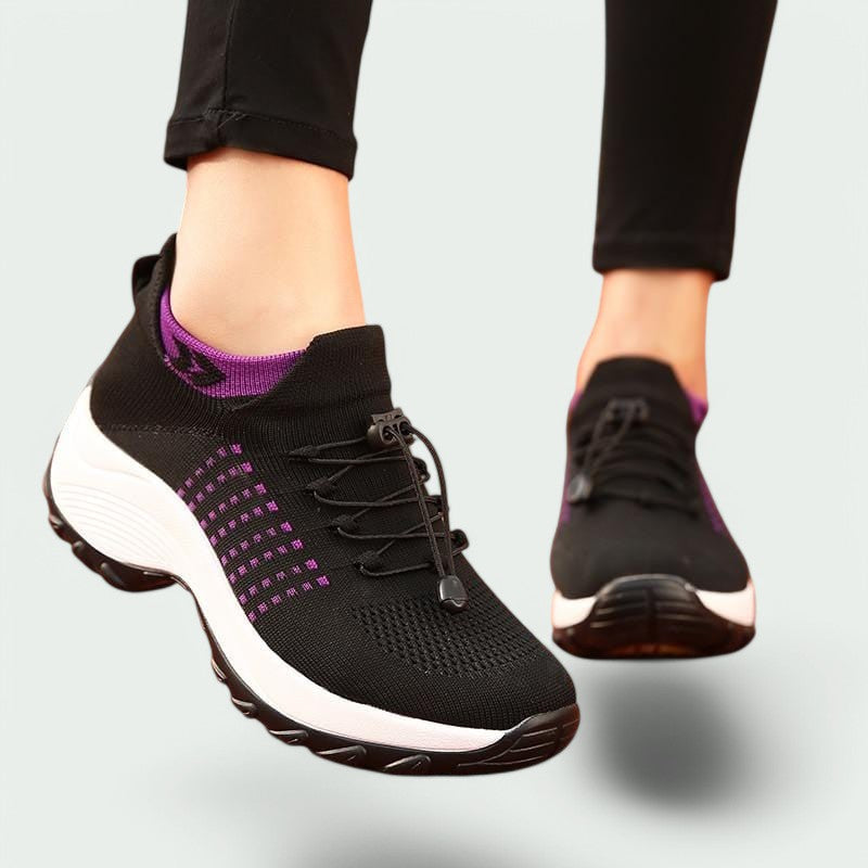 Justerbare komfortable kvinnenes sko for hverdagsbruk. Fleksible sneakers med snøring for fritid.