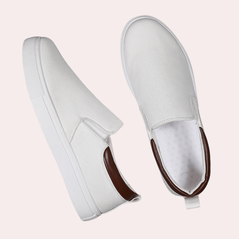 Pustende slip-on sko for menn, perfekt for en casual og komfortabel vår- og sommerstil.