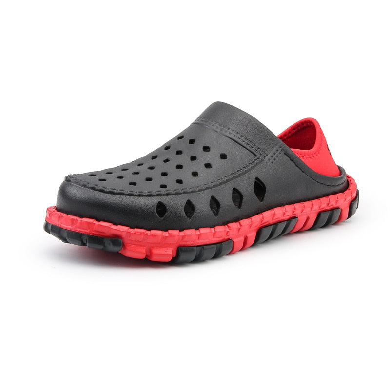 Komfortable unisex tresko med hull, ideelle for sommer og fritid. Pustende og lette.