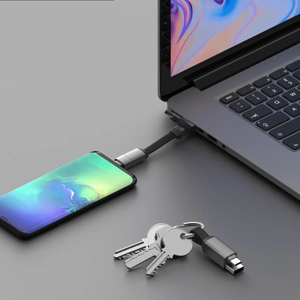Slank og kompakt USB-lader 6-i-1, lett å bære og lade alle dine mobile enheter på farten.