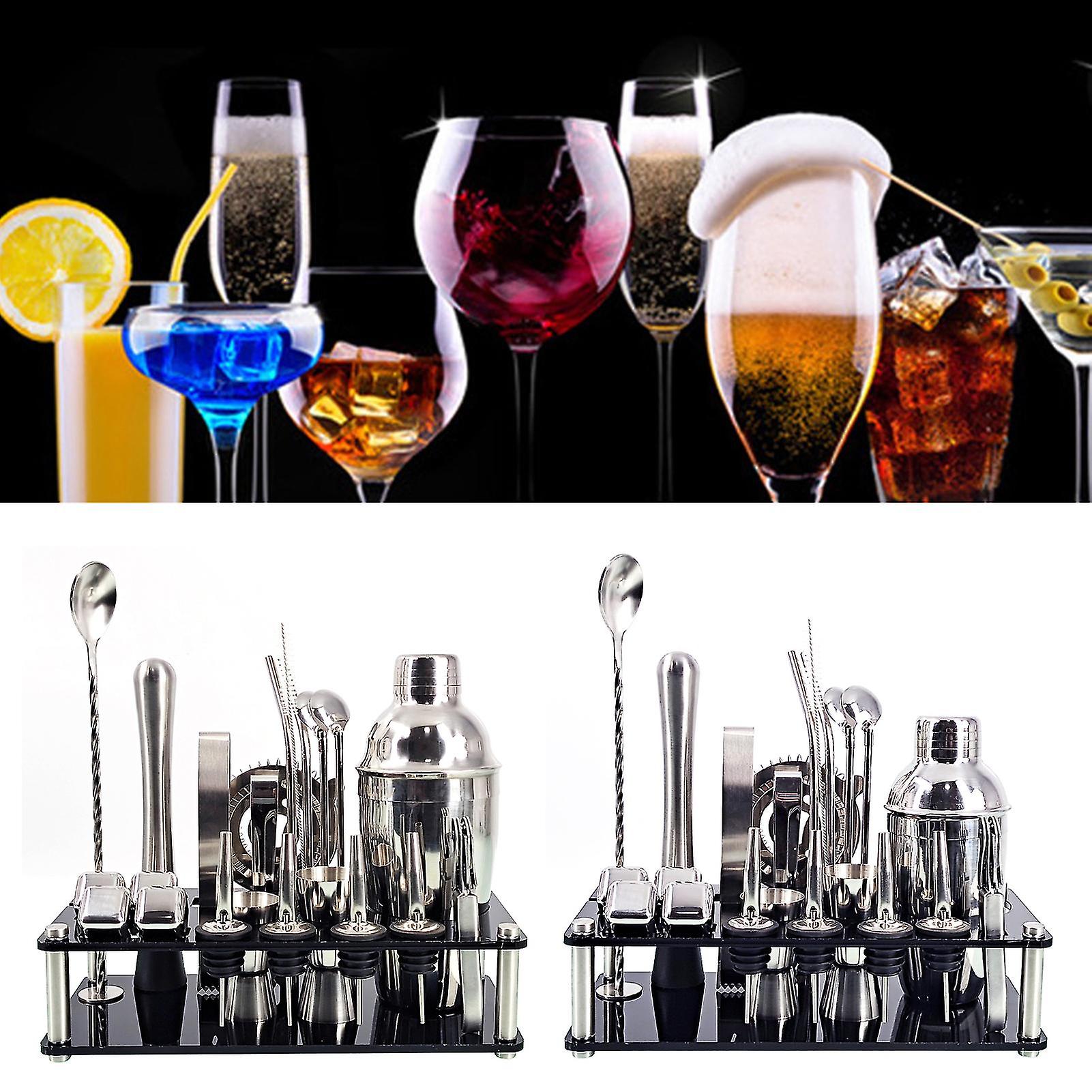 Funksjonelt bartending-sett med alle nødvendige verktøy for å mikse profesjonelle drinker og cocktails hjemme.