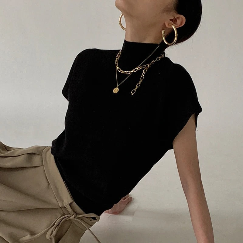 Feminin kortermet rullekrage topp. Myk og komfortabel overdel for kvinner, ideell for layering eller alene.