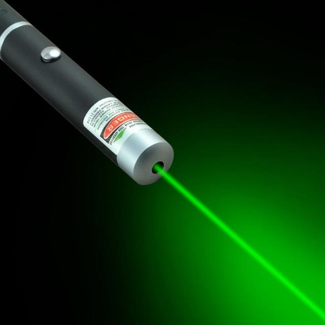 Kraftig 5mW laserpeker med klar grønn stråle, utmerket for lange avstander og presisjon.