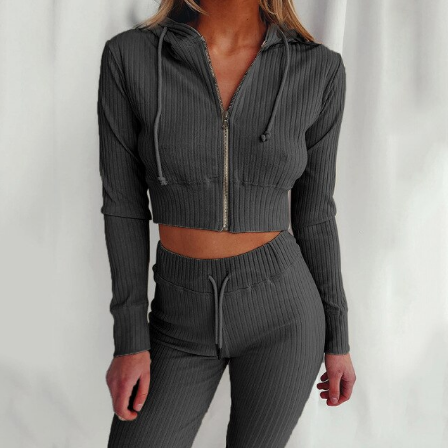 Avslappet kvinne hverdagssett, komfortabelt tracksuit for en moderne sporty look.
