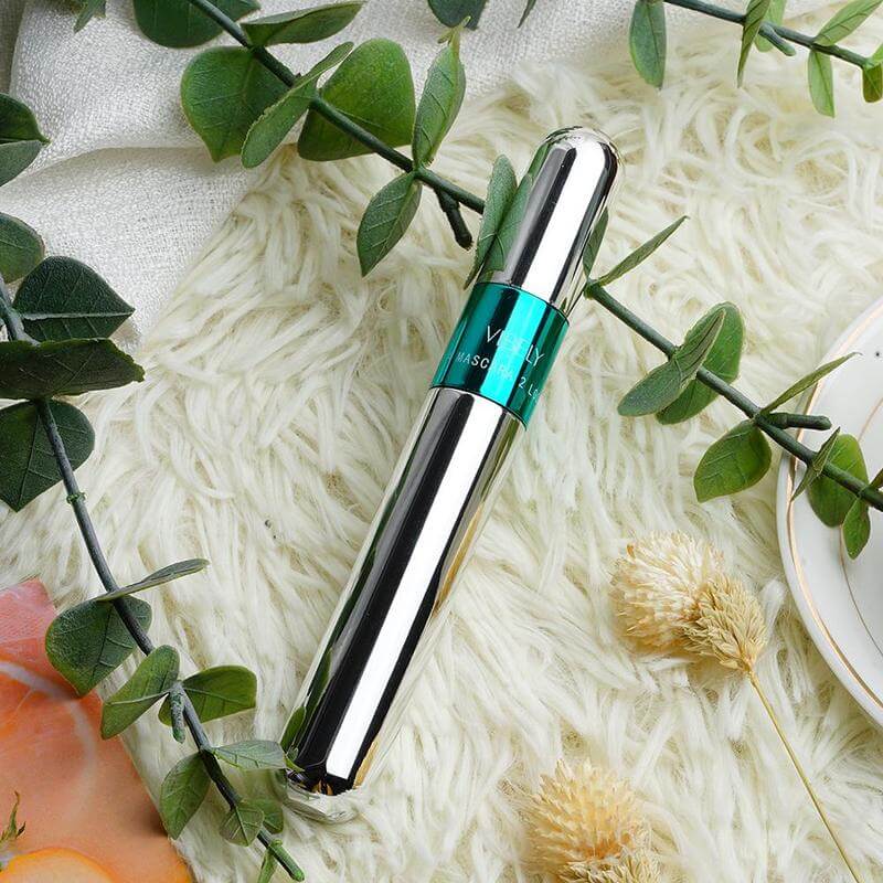Hypoallergenisk 4D mascara for dramatiske vipper. Vanntett formula for volum og økt lengde.