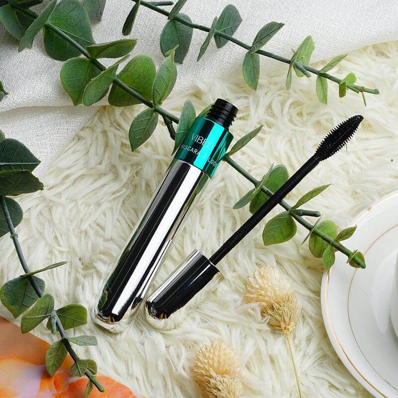4D vannfast mascara som skaper imponerende volum og lengde for vakre, definerte vipper.