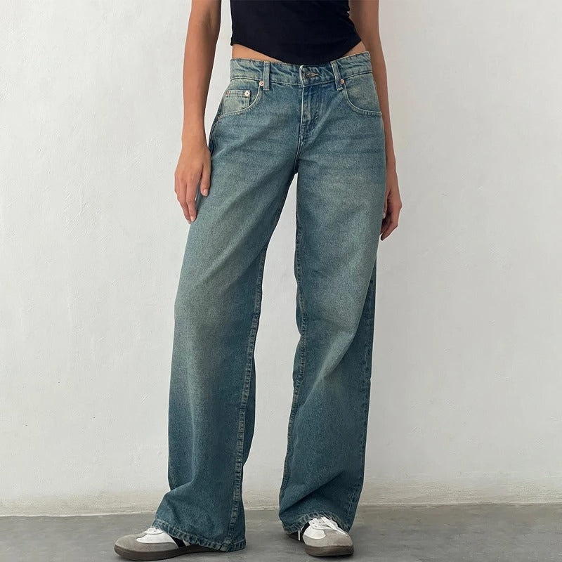Komfortable damejeans i baggy passform, perfekt for en uformell look med lav midje.