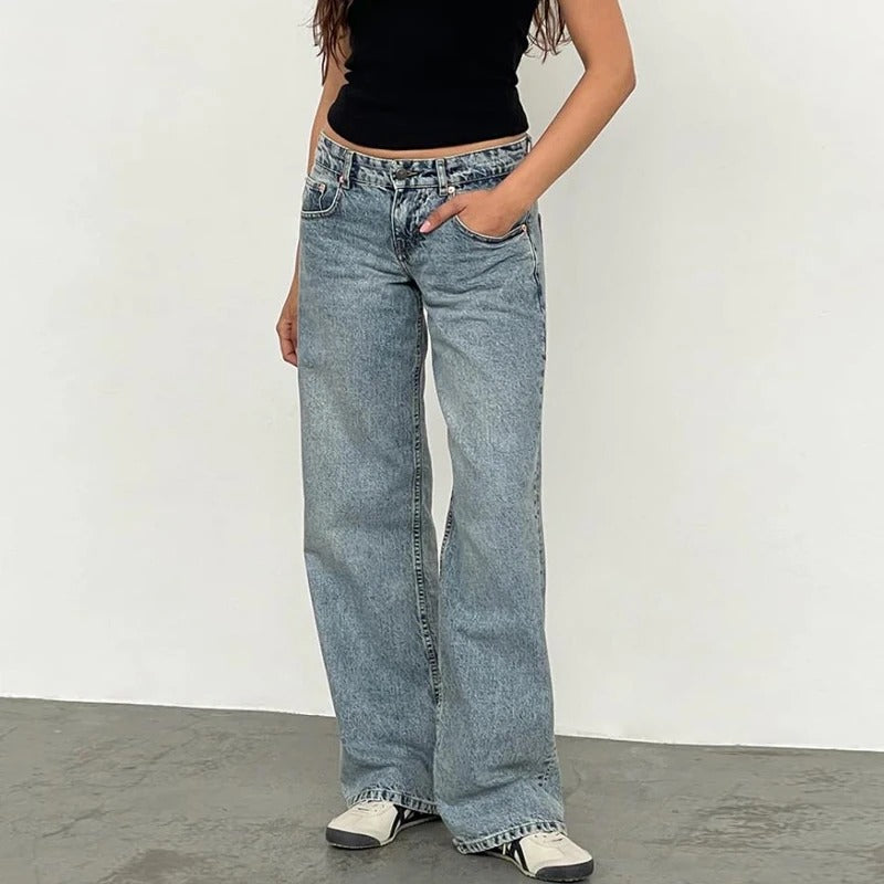 Stilige kvinner boyfriend-jeans med baggy snitt og god komfort for en trendy casual stil.