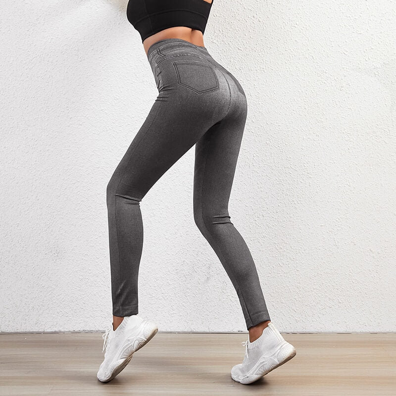 Gi antrekket et løft med disse jeans-leggingsene, høy midje, slank passform og god stretch for kvinner.