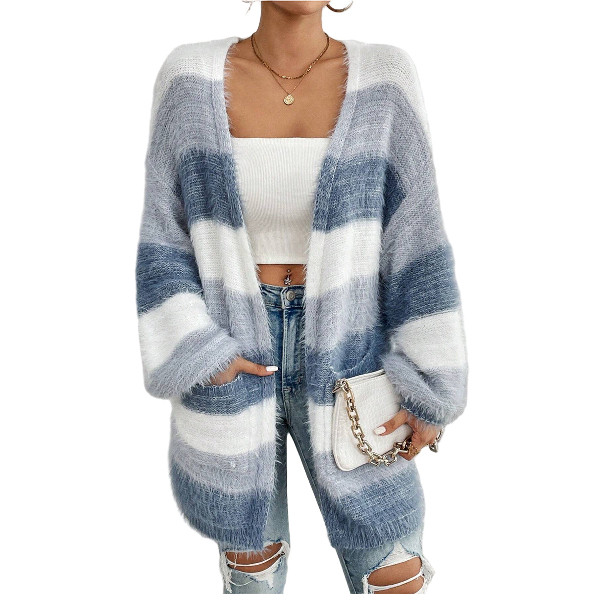 Kvinner oversized strikket cardigan i lys blå med striper. Komfortabel åpen front for høst/vinter.
