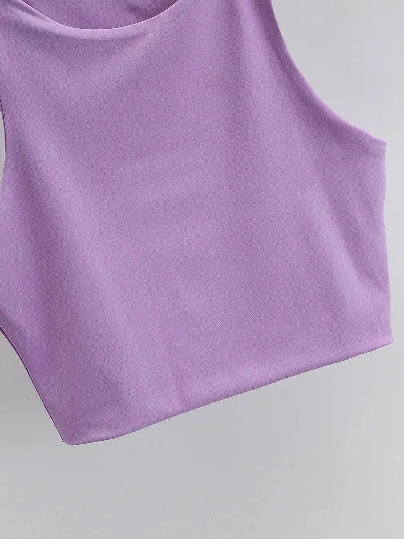 Basisplagg: Kvinner slim fit tanktopp med rund o-hals, perfekt å style lagvis eller alene.