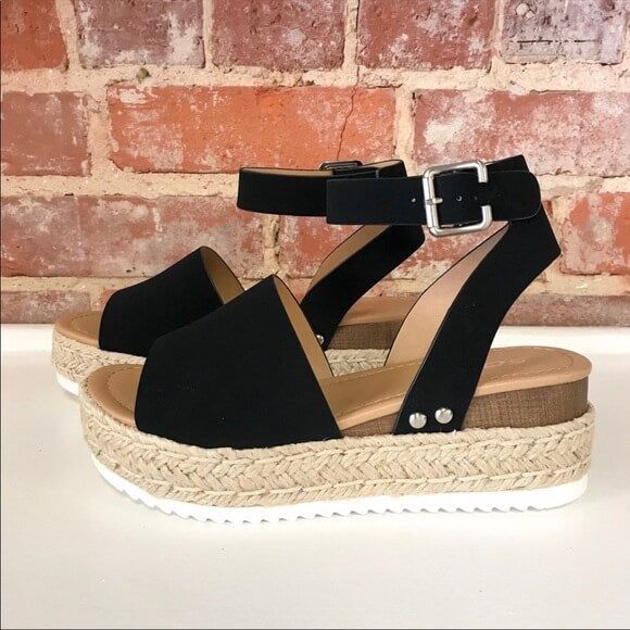 Elegante kilehæl espadriller for damer. Sommer sandaler med plattform og ankelstropp.