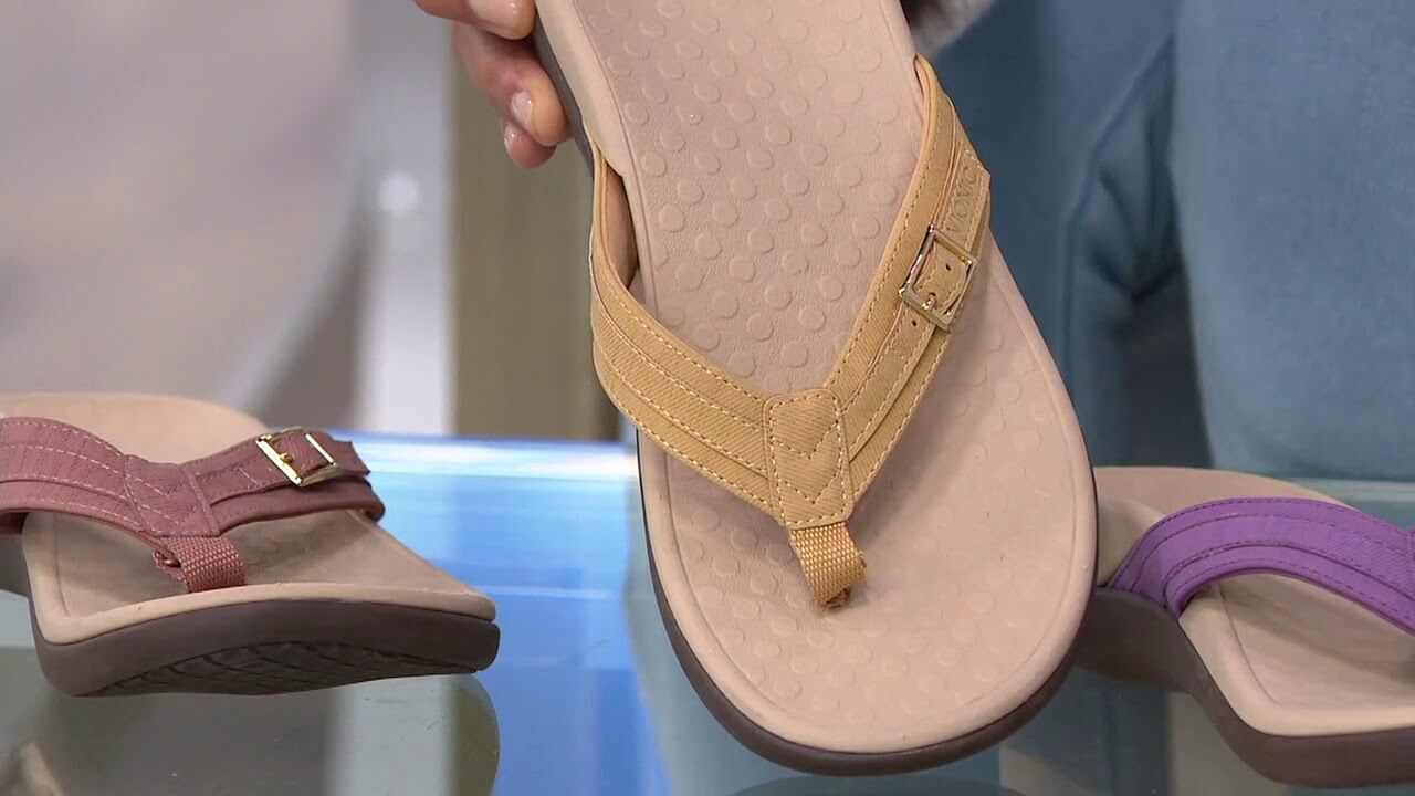 Sommerfottøy for kvinner: Ergonomiske sandaler som gir støtte og demping.