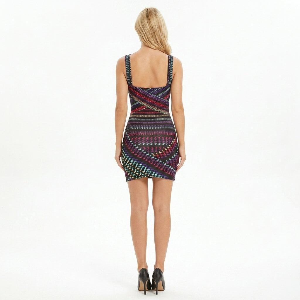 Elegant stripet minikjole for kvinner. Ermeløs bodycon festkjole med U-hals.