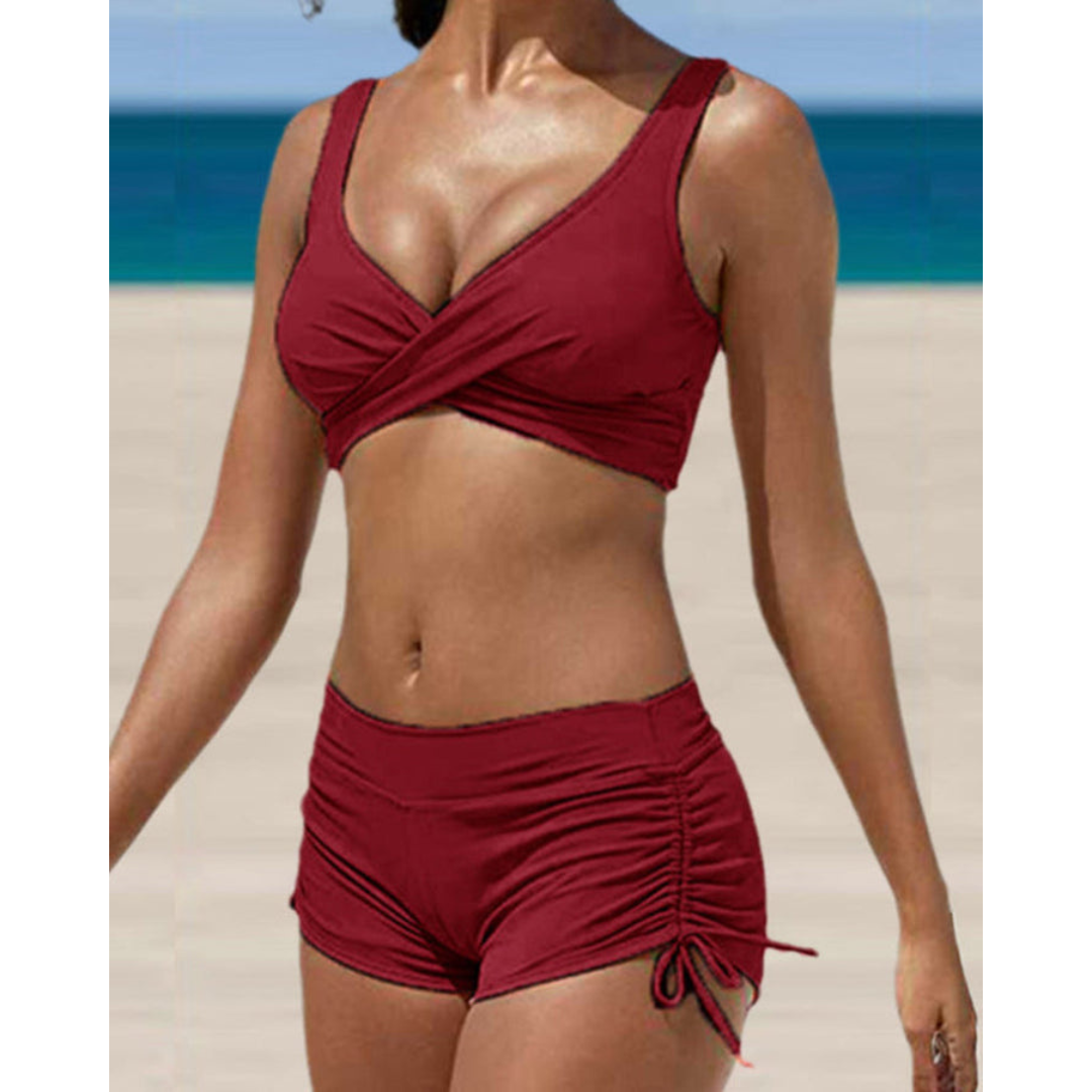 Svart to-dels bikini for kvinner med magekontroll og justerbar passform. Ideell for solferie og strandmote.