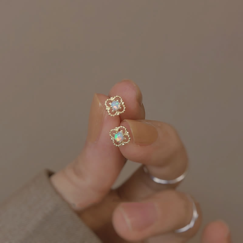 Detaljerte vintage opal øredobber, håndverk og tidløs stil.