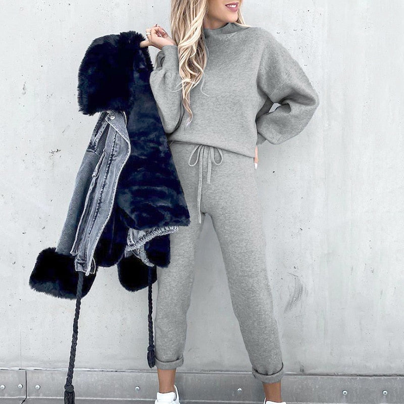 Komfortabelt 2-delt loungewear sett for kvinner med justerbar midje og stilige ballongermer.