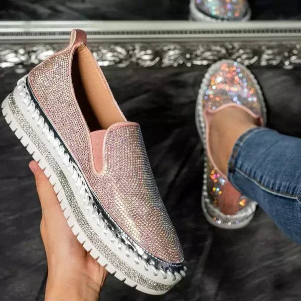Komfortable kvinners festsko i slip-on stil med glitrende design for en stilig og uanstrengt look.